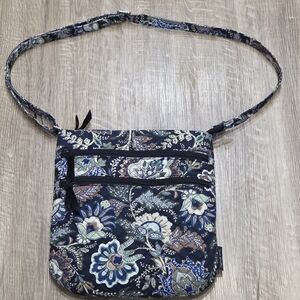 VERA BRADLEY  HIPSTER CROSSBODY PURSE  BAG JAVA NAVY FLORAL MEDIUM.
